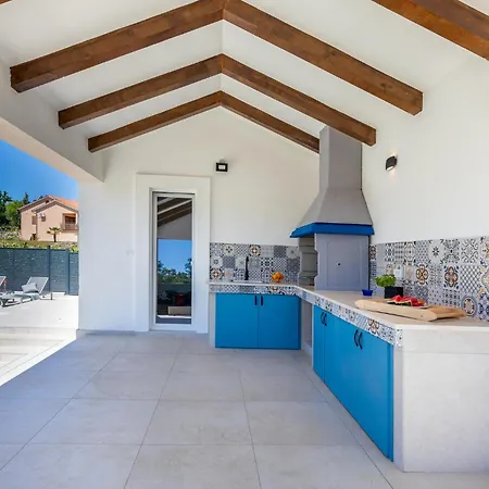 Semesterbostad Cozy In With Sauna Žminj